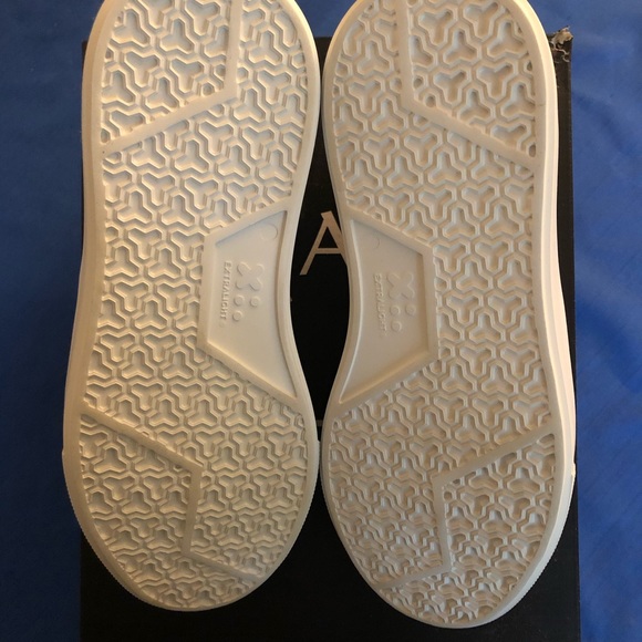 La Canadienne Snake print slip-on sneakers. Never worn out. - Picture 3 of 8